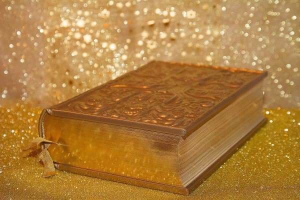 Religious Diamond Painting Kit - Golden Bible-Square 20x30cm- - Paint With Diamonds